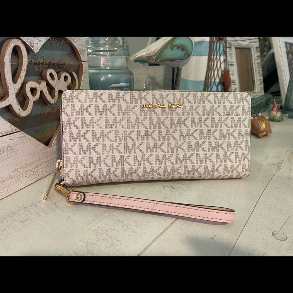 New…Michael Kors wallet (Large Travel Continental wallet)
